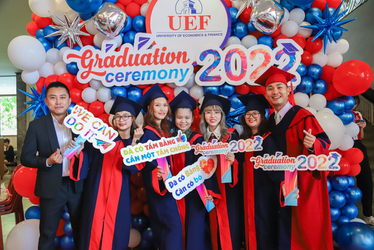 Thành tích tốt nghiệp ‘khủng’ của sinh viên UEF - Ảnh 3.