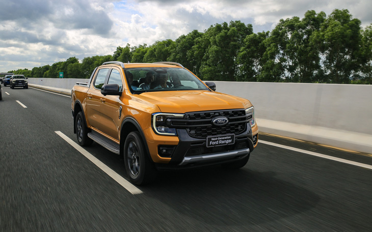 Đánh giá Ford Ranger Wildtrak 2023: Thu hẹp khác biệt với ‘xe con’