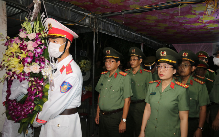 Thăng quân hàm trước niên hạn lên thiếu tá cho cán bộ công an hy sinh tại Đồng Tháp