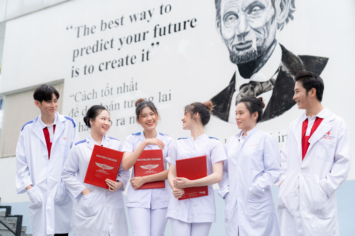 Trường đại học quốc tế Hồng Bàng đào tạo bác sĩ y học cổ truyền - Ảnh 1.