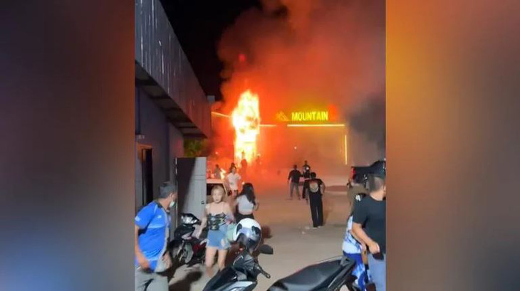 Cháy hộp đêm ở Thái Lan, ít nhất 13 người chết, 40 người bị thương - Ảnh 1.