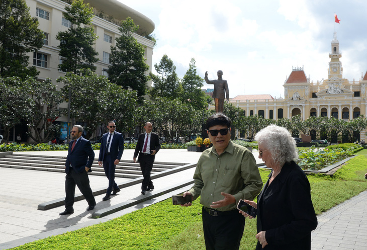 Cựu thủ tướng Israel thăm các di tích ở Sài Gòn - Ảnh 4.