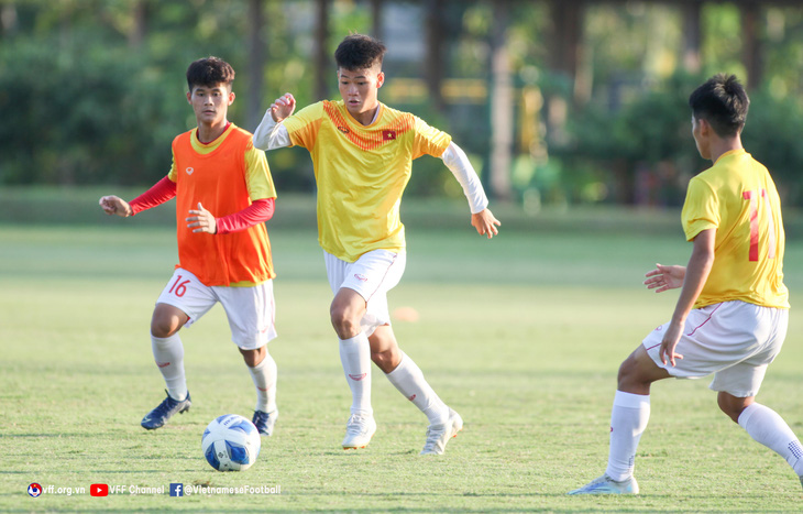 U16 Việt Nam quyết thắng Indonesia để tự quyết suất vào bán kết - Ảnh 1.
