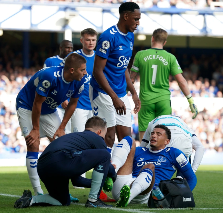 Ben Godfrey của Everton dính chấn thương kinh hoàng - Ảnh 2.