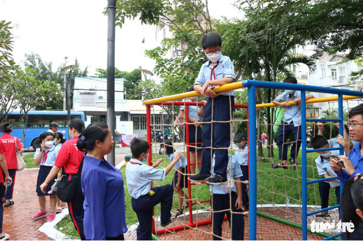 Có sân chơi tụi em khoái quá chừng... - Ảnh 2.