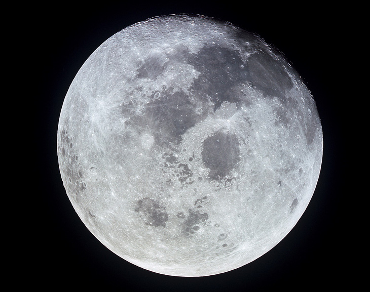Phát hiện một số khu vực ở Mặt Trăng có nhiệt độ phù hợp với con người - Ảnh 1.