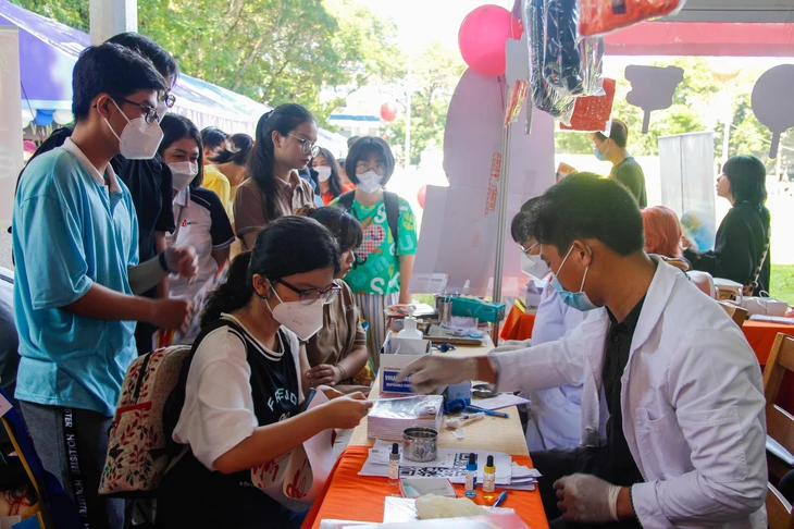 Tuyển sinh đại học 2022: Nên đăng ký nguyện vọng sớm - Ảnh 1.