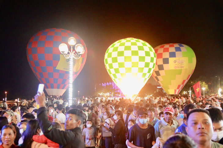 Hàng chục ngàn người dự lễ hội sầu riêng lần đầu tiên tại Đắk Lắk - Ảnh 3.