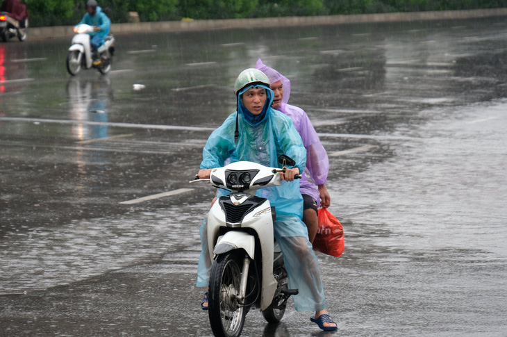 Thời tiết hôm nay 1-9: Bắc Bộ mưa dông sớm, Nam Bộ ngày nắng, chiều mưa - Ảnh 1.