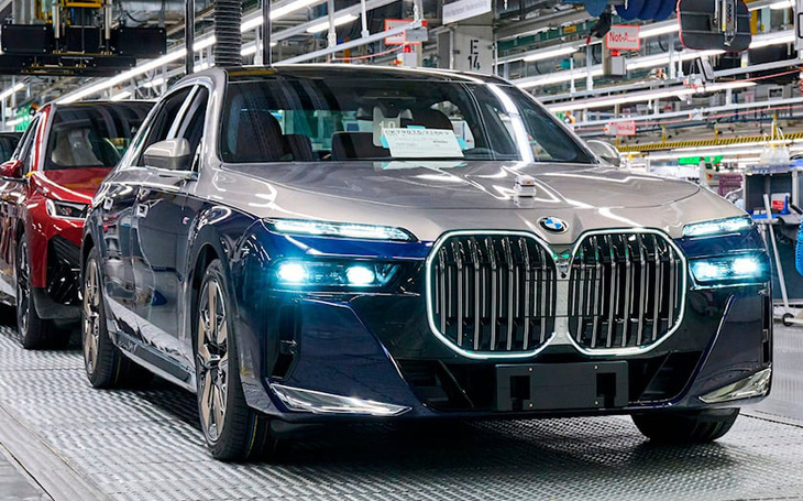 BMW lý giải mức giá đắt đỏ 12.000 USD trên lớp sơn "kiểu Rolls-Royce" của 7-Series mới