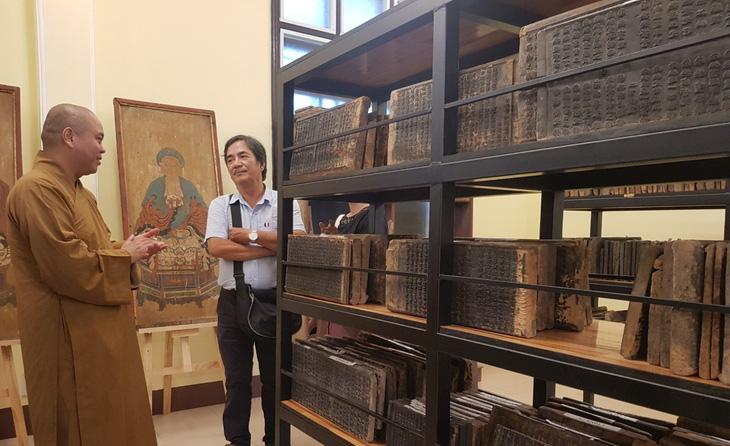 Chiêm ngưỡng kho mộc bản hơn 800 tấm và hàng ngàn đầu sách quý của Phật giáo tại Huế - Ảnh 1.