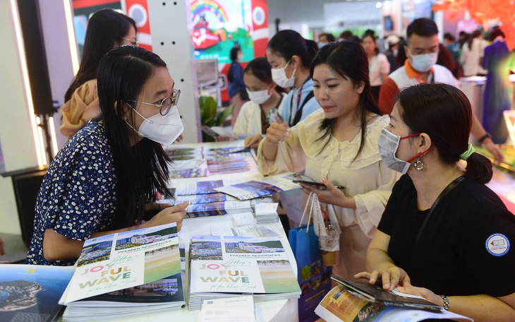 'Cháy' tour ngắm mùa thu Đông Bắc Á - Ảnh 2.