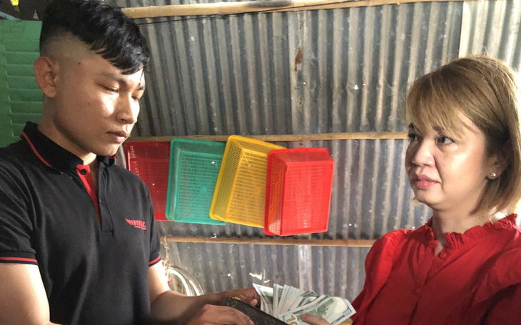 Nam tài xế taxi trả lại ví có 4.000 USD cho nữ Việt kiều Mỹ
