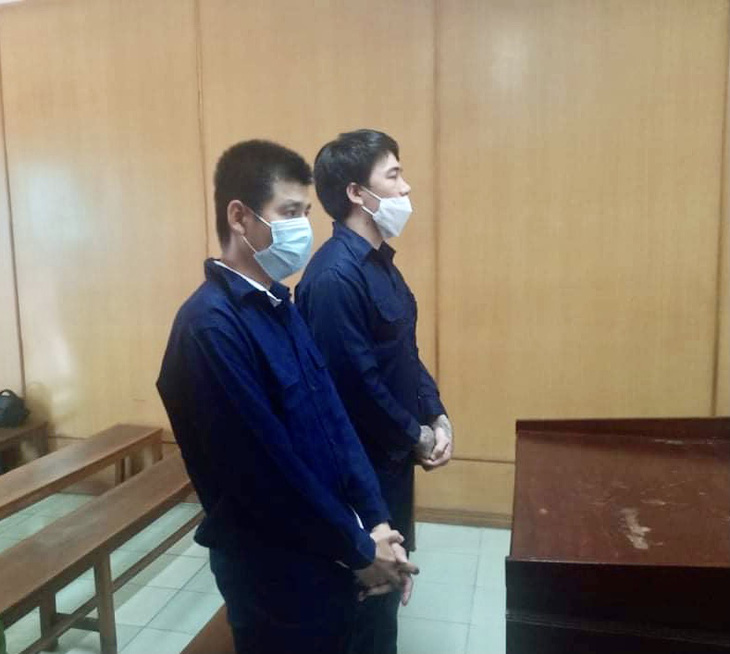 Đập phá ổ khóa, quậy trong trại tạm giam Chí Hòa, 2 bị cáo lãnh án - Ảnh 1.