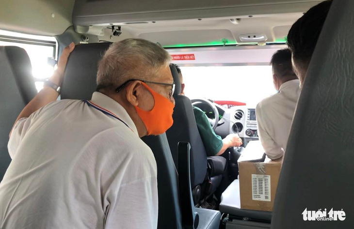 Xe buýt Phương Trang chính thức vào sân bay Tân Sơn Nhất, hành khách hào hứng - Ảnh 3.