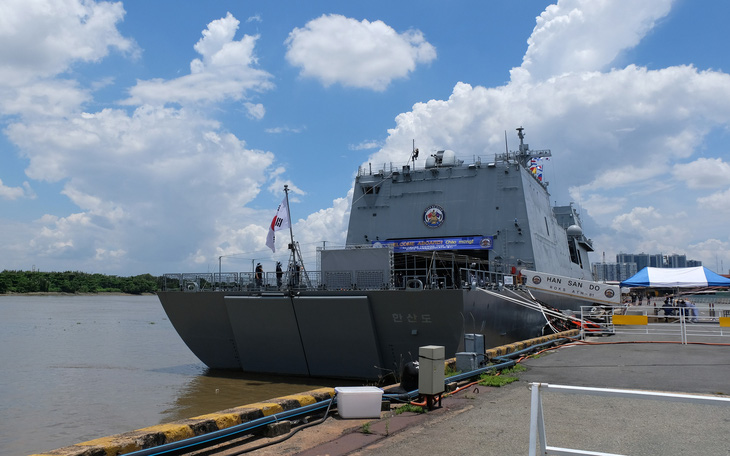 Nhóm tàu huấn luyện tuần tra biển Hàn Quốc chọn TP.HCM là ‘điểm công du’ đầu tiên