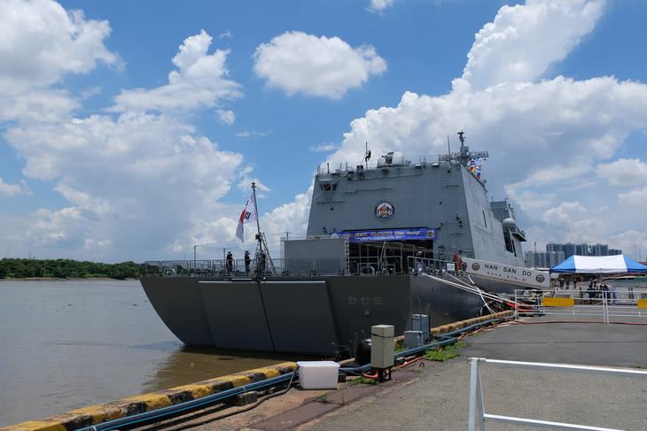 Nhóm tàu huấn luyện tuần tra biển Hàn Quốc chọn TP.HCM là ‘điểm công du’ đầu tiên - Ảnh 1.