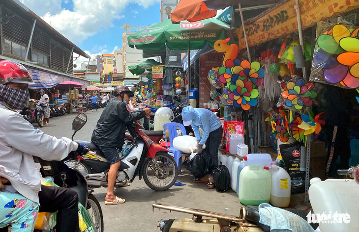 Nhiều hóa chất thế giới cấm, Việt Nam cho dùng: Còn tồn tại kẽ hở chết người? - Ảnh 1.