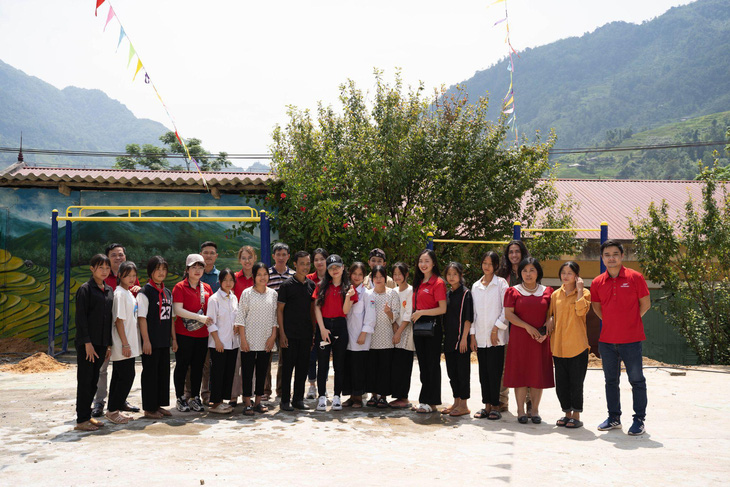 Lux Sport Việt Nam đem niềm vui Trung thu đến trẻ em vùng cao - Ảnh 1.