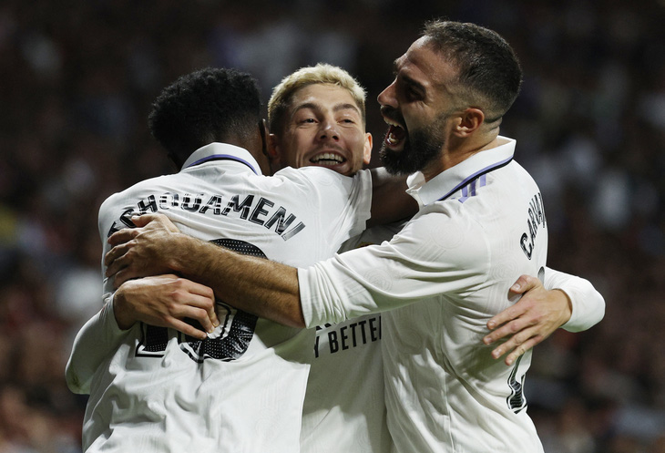 Đánh bại kình địch Atletico Madrid, Real Madrid kéo dài chuỗi toàn thắng - Ảnh 1.