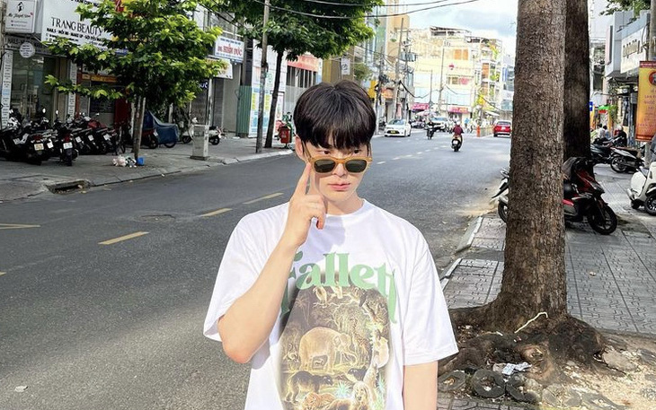 Loạt ảnh ‘du lịch vỉa hè’ Sài Gòn của Ahn Jae Hyun gây sốt