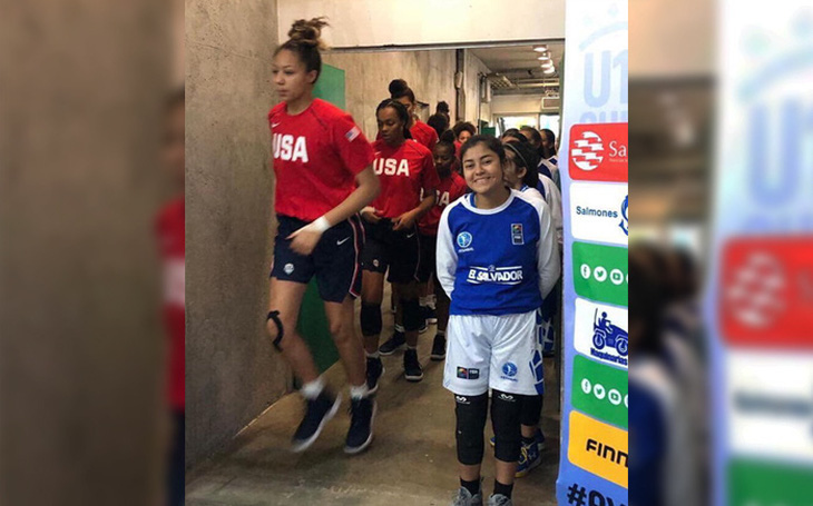 Ảnh vui 19-9: Khoảnh khắc trước giờ thi đấu bóng rổ giữa U16 Mỹ và U16 El Salvador
