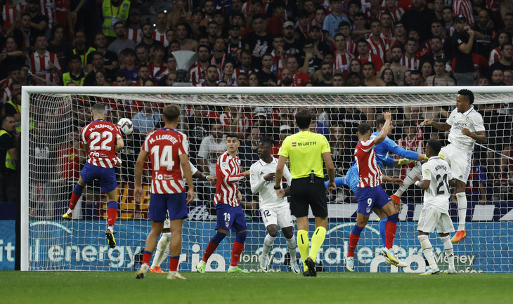 Đánh bại kình địch Atletico Madrid, Real Madrid kéo dài chuỗi toàn thắng - Ảnh 3.