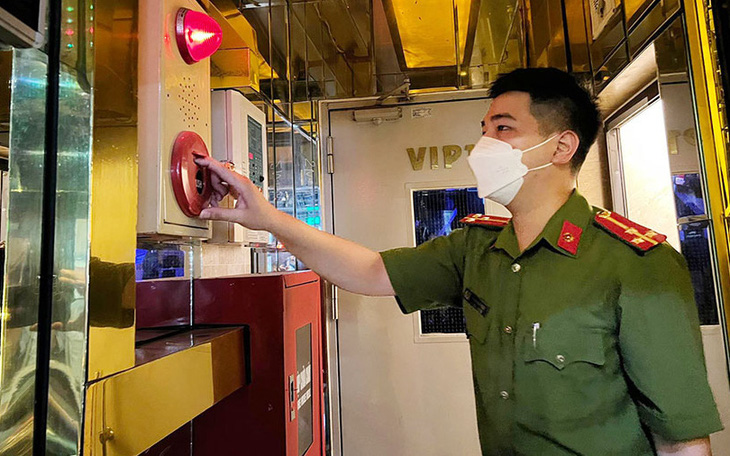 Quận Hoàn Kiếm yêu cầu tháo dỡ 40 phòng karaoke chưa được cấp phép trước 26-9