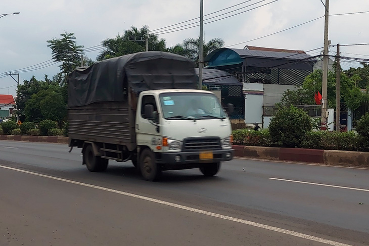 Hàng loạt xe vi phạm tốc độ nhiều lần bị tước phù hiệu ở Bình Phước - Ảnh 1.