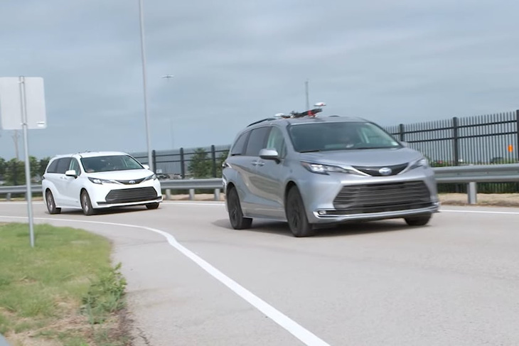 Toyota thử công nghệ xe trước kéo xe sau không dùng dây: Cú sốc cho ngành ô tô? - Ảnh 2.