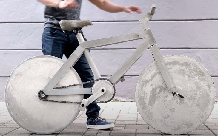 Xe đạp làm... từ bê tông, nặng hơn 130kg