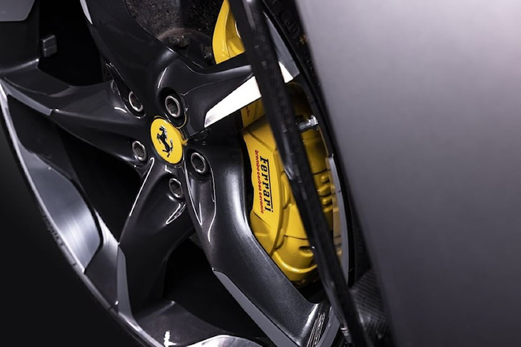 Ferrari định làm bánh xe kiểu dị chưa từng có - Ảnh 2.
