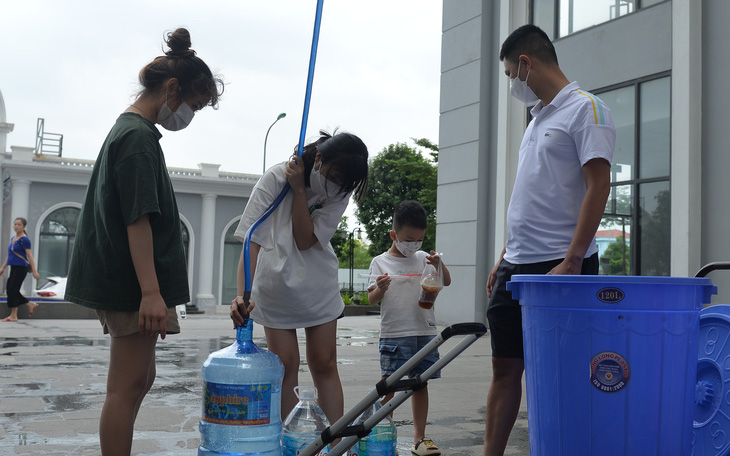 Vì sao nhiều nơi ở Hà Nội vẫn chưa có nước dù Nhà máy nước sạch Sông Đà đã hoạt động trở lại?
