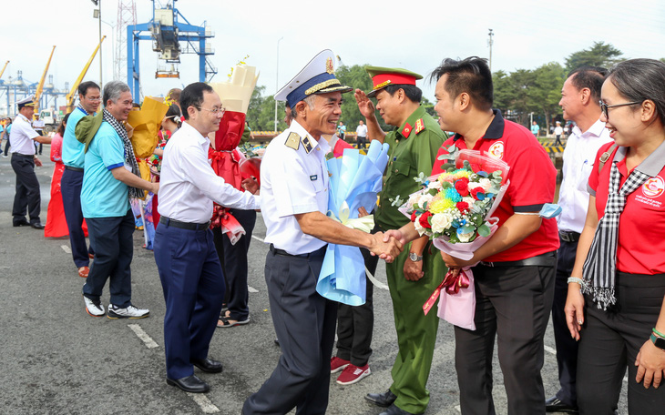 Gần 150 đại biểu TP.HCM thăm chiến sĩ và người dân các đảo Tây Nam của Tổ quốc