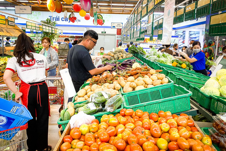 Đà Nẵng: Đảm bảo cung ứng đủ hàng hóa thiết yếu cho dân chống bão - Ảnh 3.