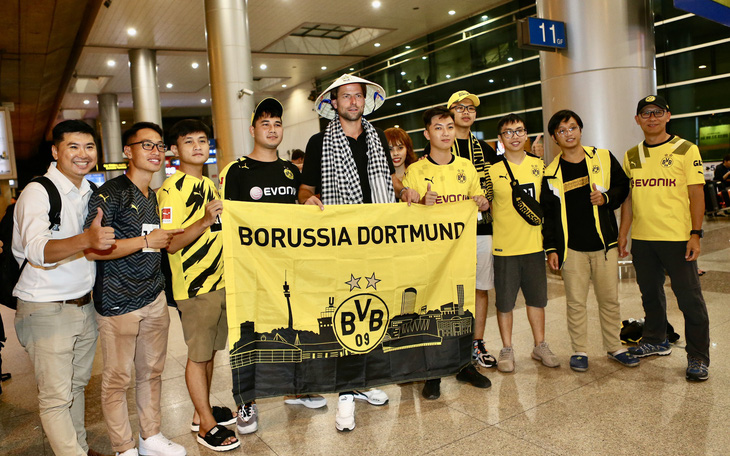 Nhà vô địch World Cup cùng dàn huyền thoại Dortmund gây 