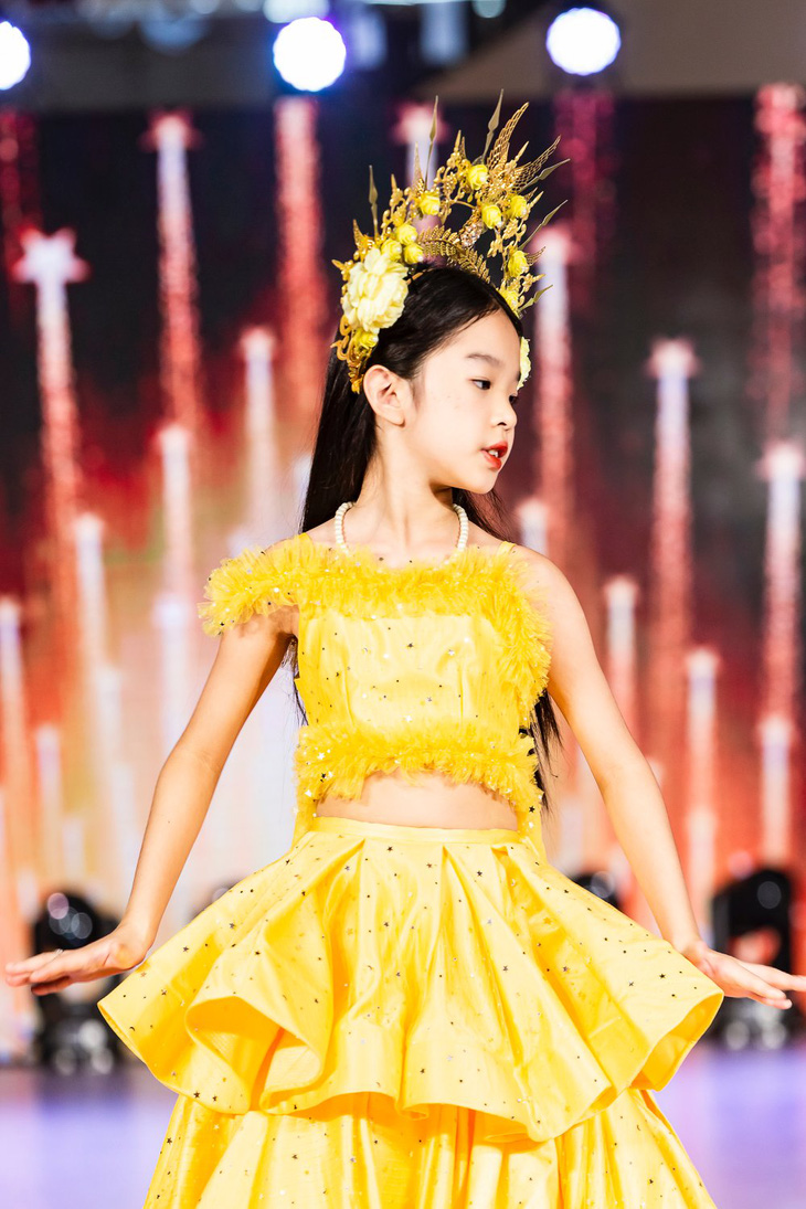 Loạt sao nhí thân quen diễn thời trang trong show của Xuân Lan - Ảnh 9.