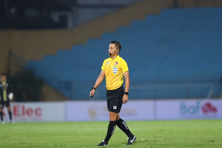 Trọng tài Ngô Duy Lân trở lại bắt chính tại vòng 17 V-League 2022 - Ảnh 1.