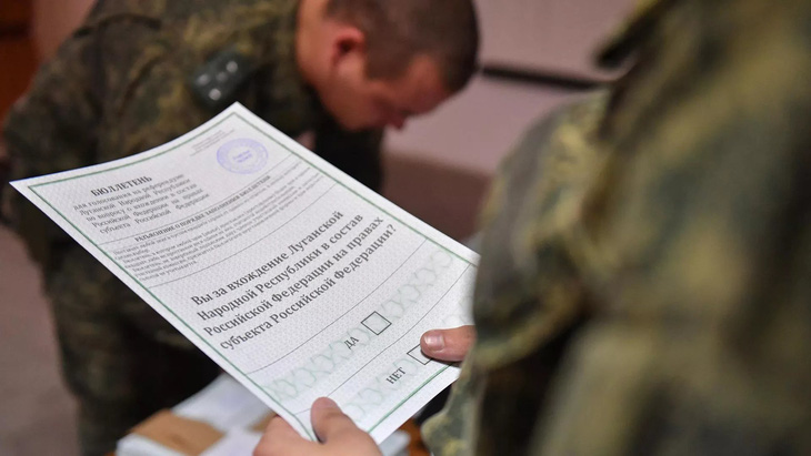 4 vùng Ukraine bỏ phiếu trực tiếp ngày cuối trưng cầu ý dân sáp nhập Nga - Ảnh 1.
