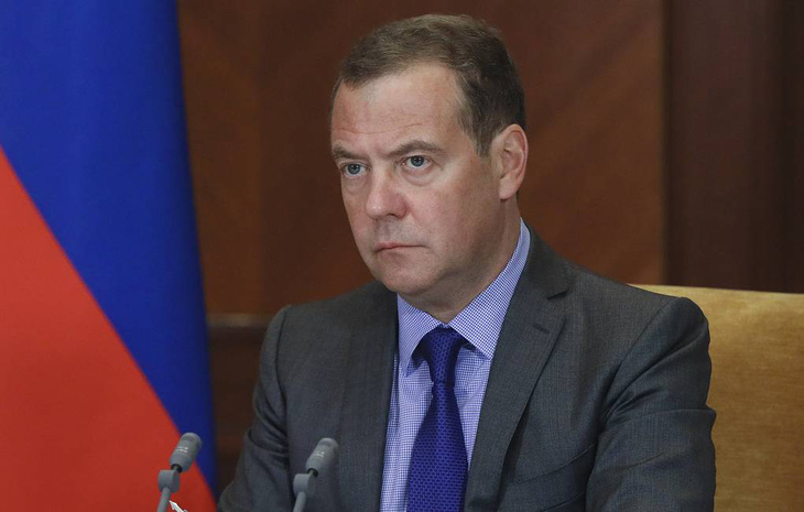 Ông Medvedev: Phương Tây sẽ ngồi im khi Nga sử dụng vũ khí hạt nhân với Ukraine - Ảnh 1.