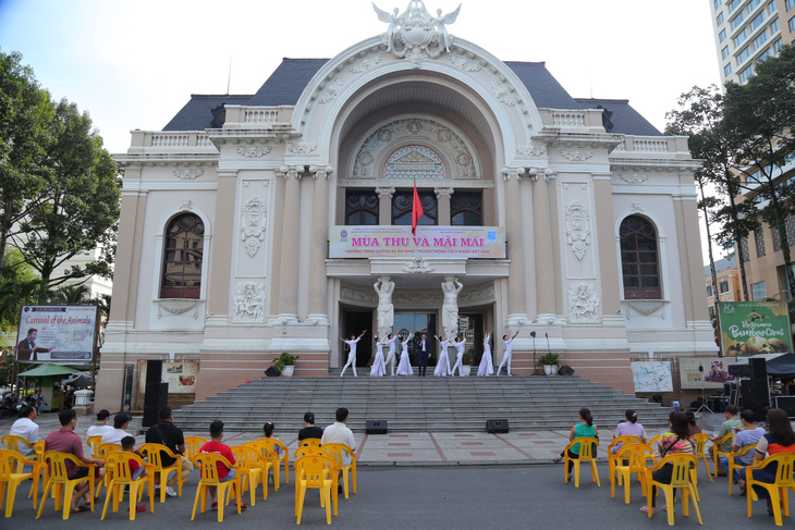 Nguyễn Phi Hùng, Đỗ Tùng Lâm, Dương Quốc Hưng quảng bá âm nhạc truyền thống cách mạng Việt Nam - Ảnh 1.