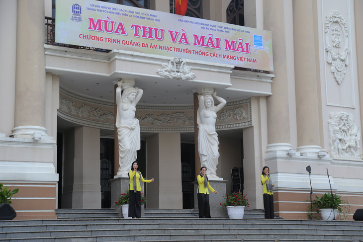 Nguyễn Phi Hùng, Đỗ Tùng Lâm, Dương Quốc Hưng quảng bá âm nhạc truyền thống cách mạng Việt Nam - Ảnh 5.