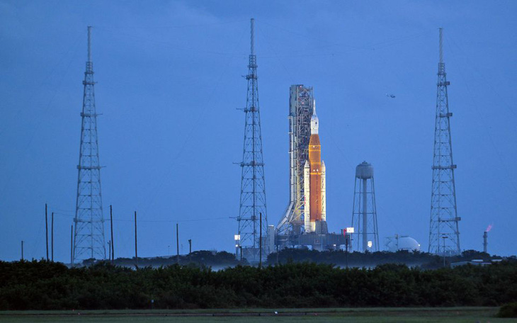 NASA lần thứ 2 hoãn phóng tên lửa lên 