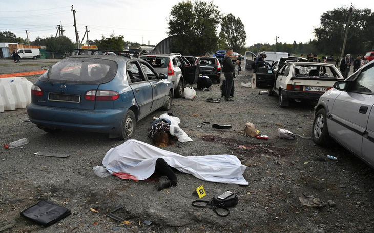 Đoàn xe dân sự bị tấn công ở Ukraine khiến 23 người chết