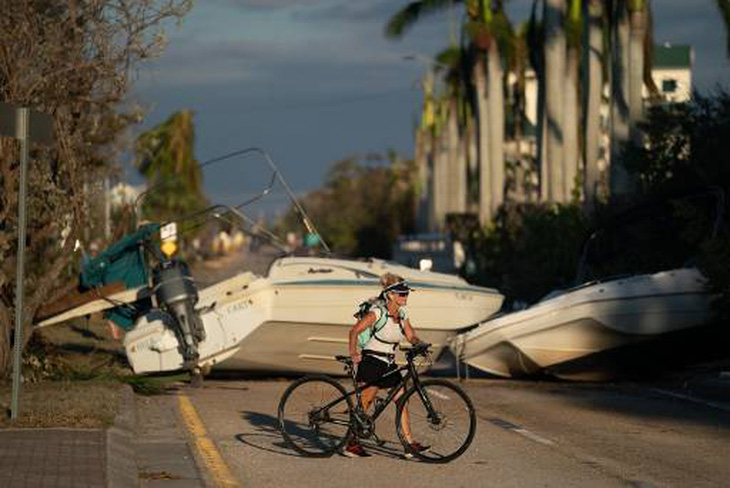 Bang Florida ngổn ngang sau bão Ian - Ảnh 4.