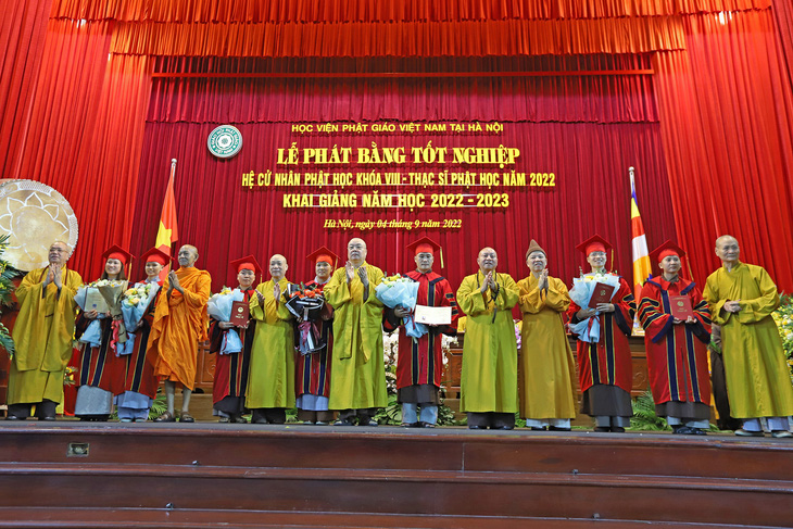 306 học viên nhận bằng thạc sĩ, cử nhân Phật học - Ảnh 2.
