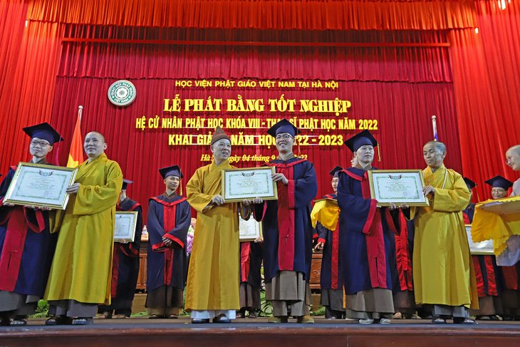 306 học viên nhận bằng thạc sĩ, cử nhân Phật học - Ảnh 1.