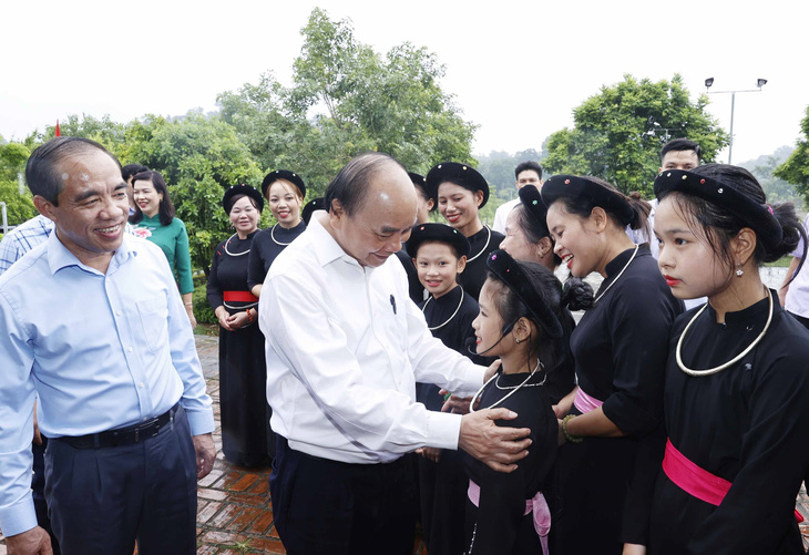 Chủ tịch nước Nguyễn Xuân Phúc dâng hương tại Khu di tích quốc gia đặc biệt Tân Trào - Ảnh 2.