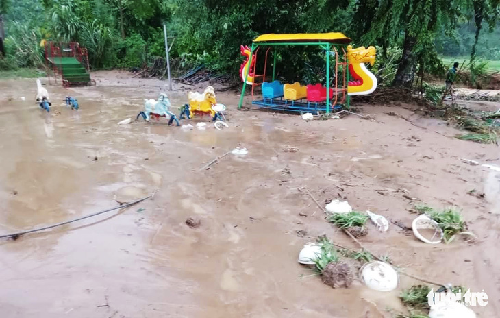 Nhiều trường ở huyện biên giới Nghệ An khai giảng muộn do mưa lũ - Ảnh 1.