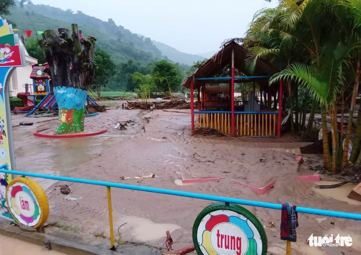 Nhiều trường ở huyện biên giới Nghệ An khai giảng muộn do mưa lũ - Ảnh 2.